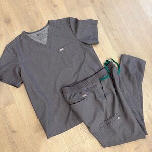 Figs mens scrubs set size L gray axim pants